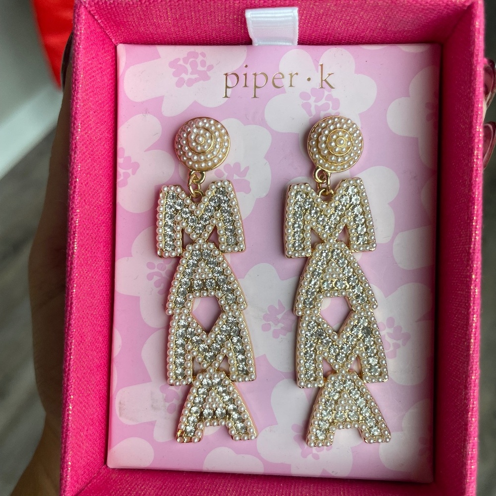 “MAMA" Mother’s Day Dangle Earrings with Gift Box (perfect for Mom NEW!)